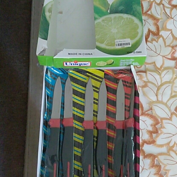 6 Pieces Fruit Knifes Brand New In The Box - Picture 2 of 3